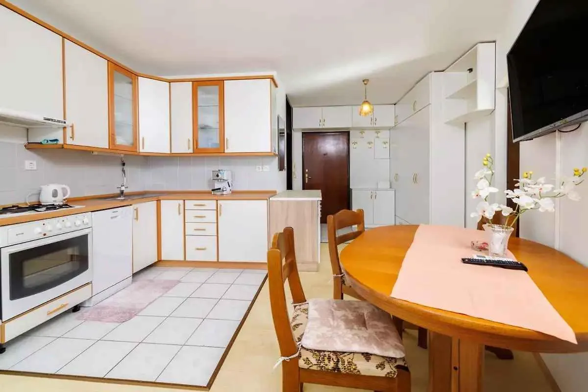 Apartment In Crikvenica 45904